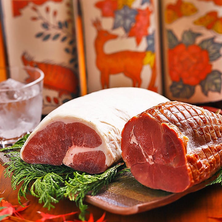 奈良県吉野から入荷するジビエ（鹿肉＆猪肉）は一品料理でも！