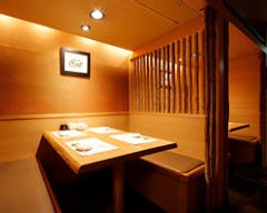 暖簾のある半個室2~4名様 プライベート感がございます。