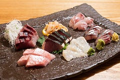 　　銀座 魚ばかのお通し 毎日変わる極上地魚刺し盛り