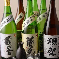 店長が厳選して仕入れた日本酒 月替りでおすすめをご用意します