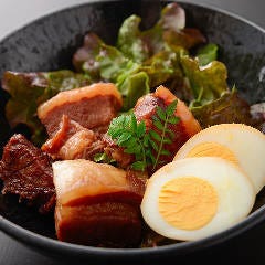 一晩煮込んだ芳寿豚の角煮 味が染み込んだ柔らかいお肉が絶品