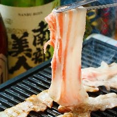 豚焼肉居酒屋！ 自慢芳寿豚をアツアツで味わえます！