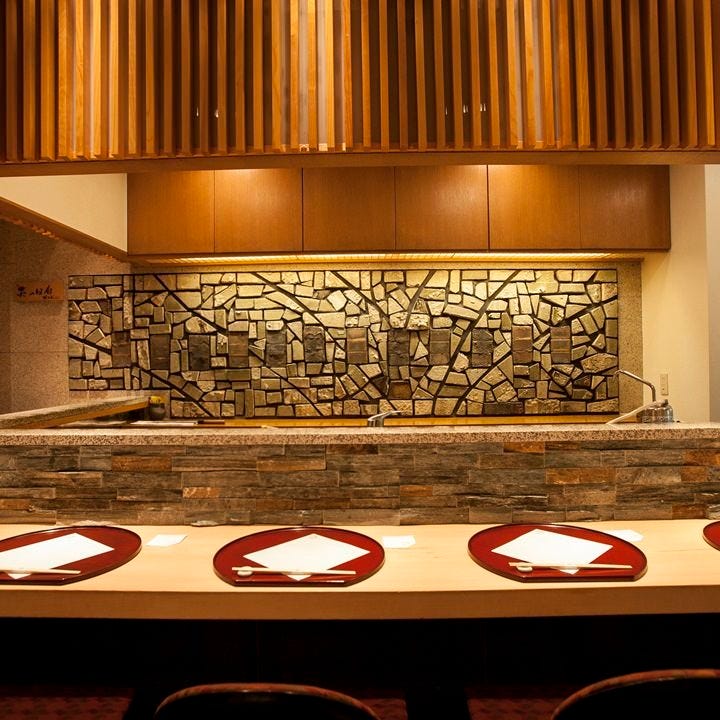 新宿割烹 中嶋のカウンター席