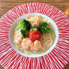 『生パスタ』明太子と海老のクリームソース