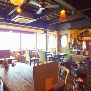 カフェ・バー 麻心  店内の画像