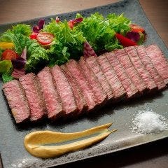当店の目玉！ A5ランクの和牛塊赤身肉！