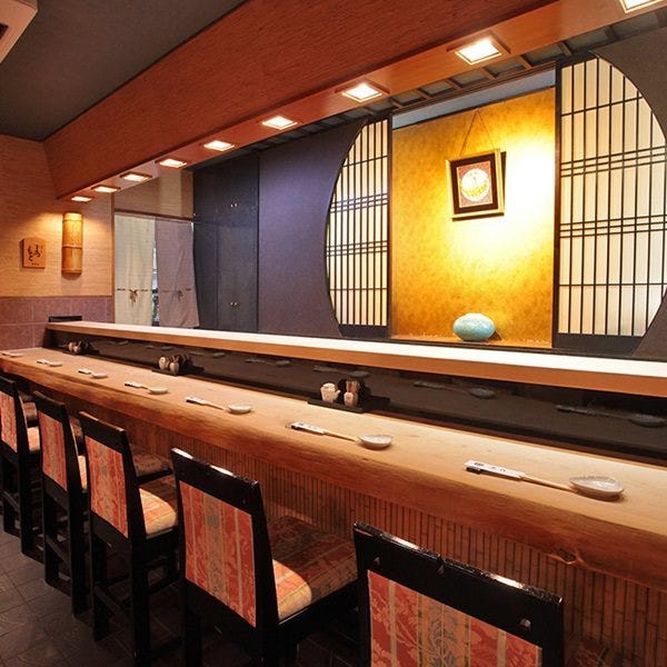 席のみ予約 閑静な住宅地の中にある寿司店 木曽桧の一枚板カウンターで自慢の寿司を味わう の詳細 魚佐 戸塚 東戸塚 寿司屋 ぐるなび