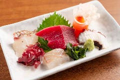 岩手県大船渡より直送の鮮魚などその日のオススメで盛合せ！