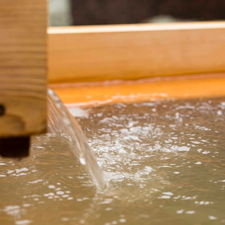 ホテル敷地内から湧き出る
「神戸六甲温泉」