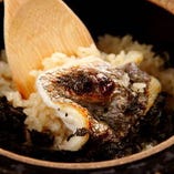 信楽焼の土鍋と地元産のお米を使った土鍋ごはんは、多くのお客様に愛される名物料理です！