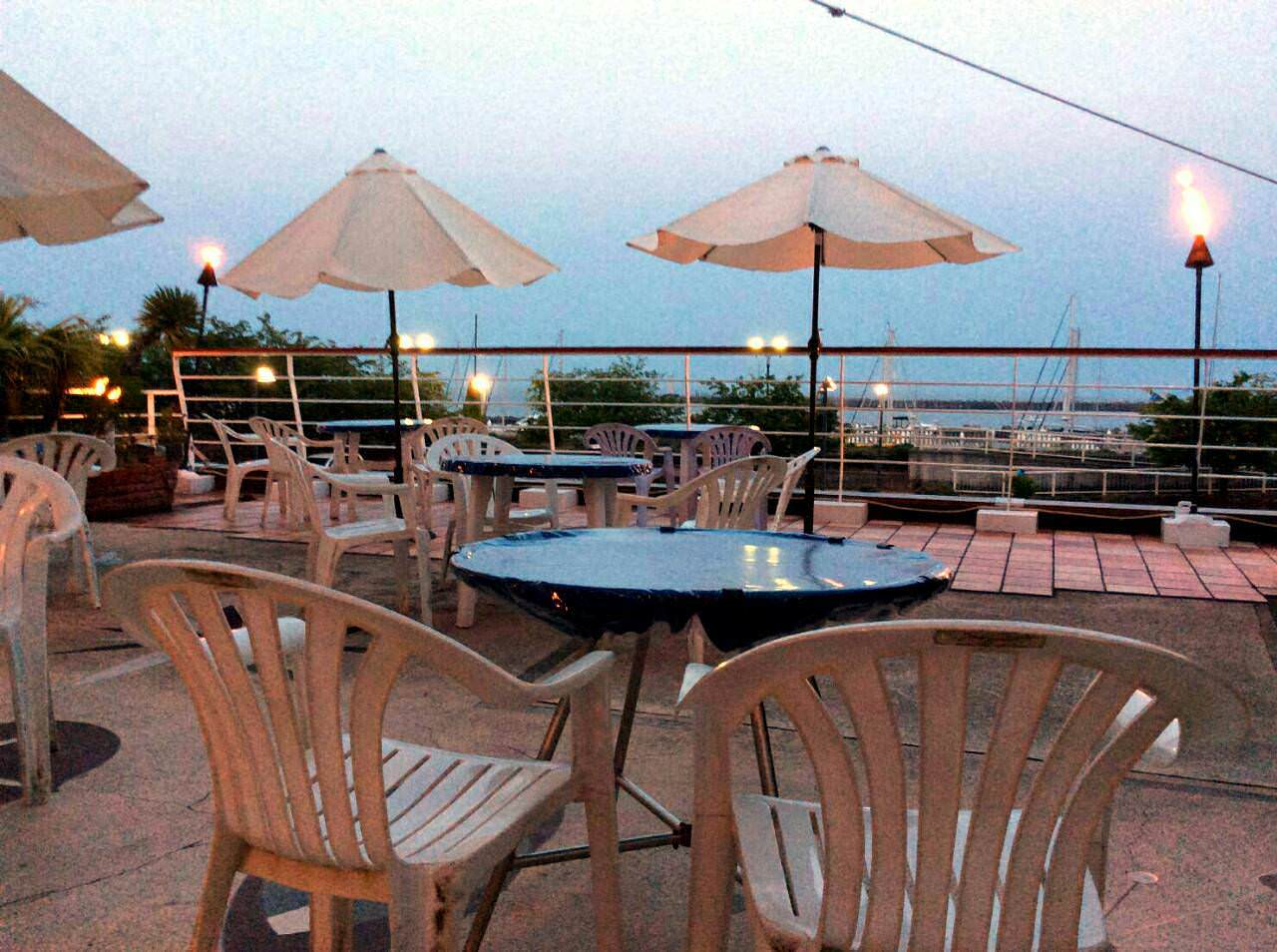 海が一望できるCafeRestaurant Nagisaの外観