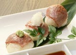 神戸牛ロースの三味一体　炙り寿司
