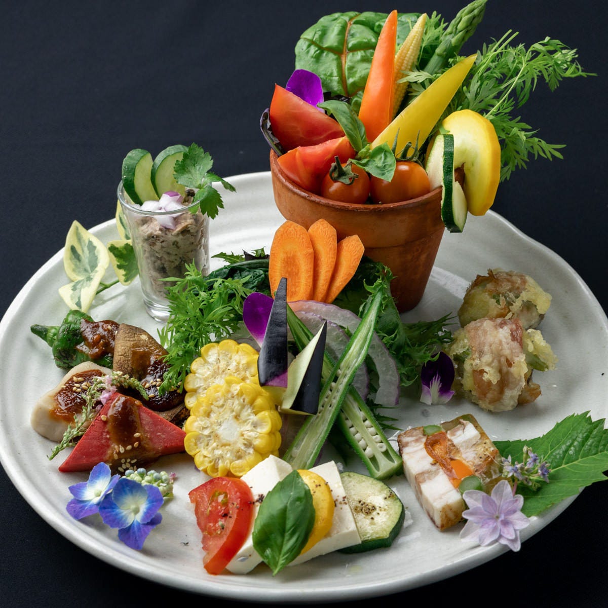 全ての農家割烹コースは、近江野菜サラダが「食べ放題」です