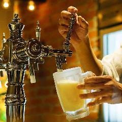 ランチタイムもビールで乾杯！その他アルコールもございます。