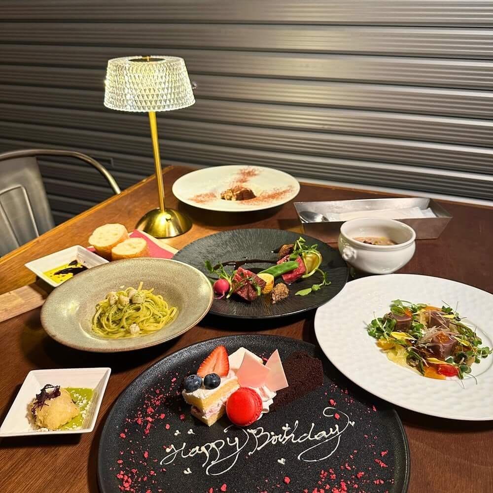 自由な発想の料理とお酒を楽しむ ガストロダイニング IDOL（表参道