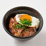 和豚の肉汁溢れる特製チャーシューご飯