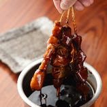 国産鶏をじっくりふっくら焼き上げる絶品串