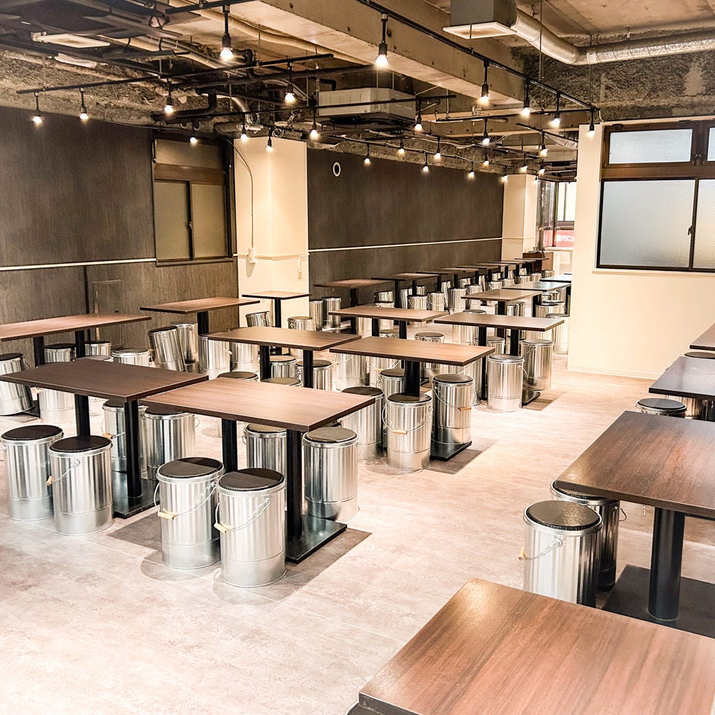 スタイリッシュな雰囲気の鮮魚と地鶏料理 ねんごろ立川北口の店内