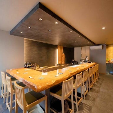 鯵太郎_職人の技と四季の彩りを堪能できるカウンター席