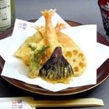 天ぷらは一品ずつ揚げたてを
お持ちします
