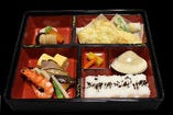 ▲松花堂弁当
旬で厳選した素材を盛り込みました。配達可