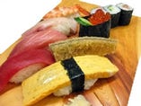 【食事】
・握り寿司（本鮪、海老、いくら、子持ち、玉子、白身、巻物）・止椀