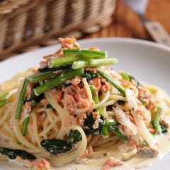 サーモンとほうれん草のクリームパスタ
