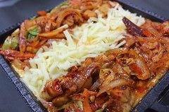 チーズダッカルビ新登場！旨辛ダレとチーズの相性が抜群！