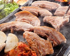 行列のできるサンギョプサル！お得なコースも見逃せないっ！
