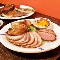 様々な燻製料理をご用意しております。