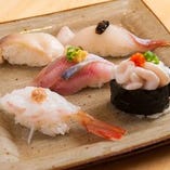 【寿司】
熟練の技と豊かなセンスが織りなす至高の味