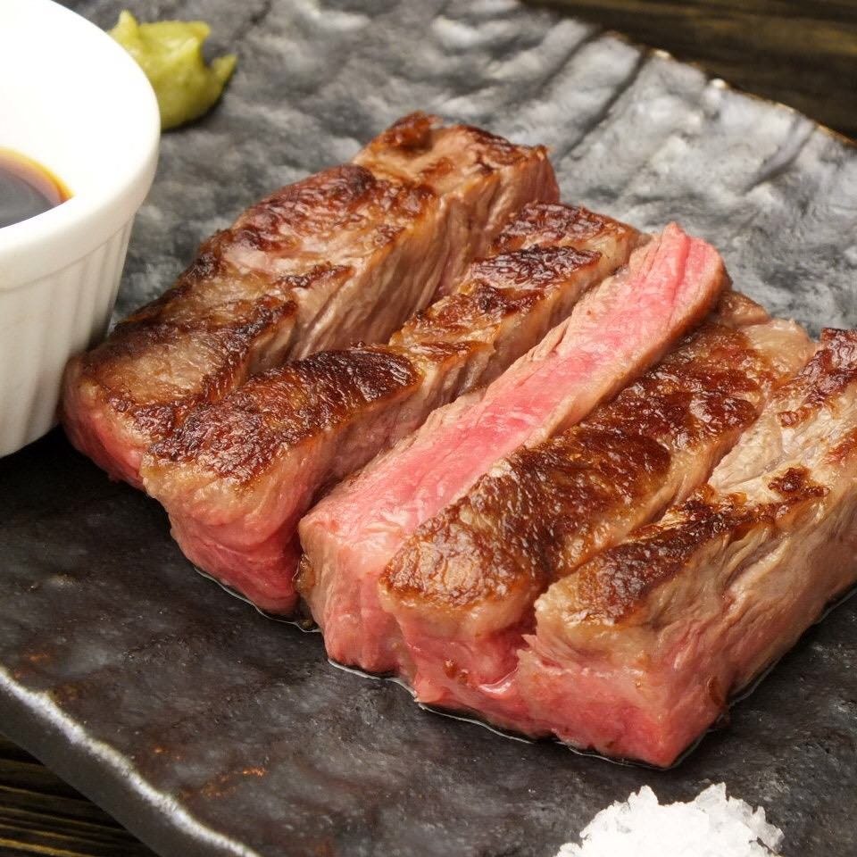 A4,5ランク黒毛和牛の様々な部位のステーキを月替わりでご提供！