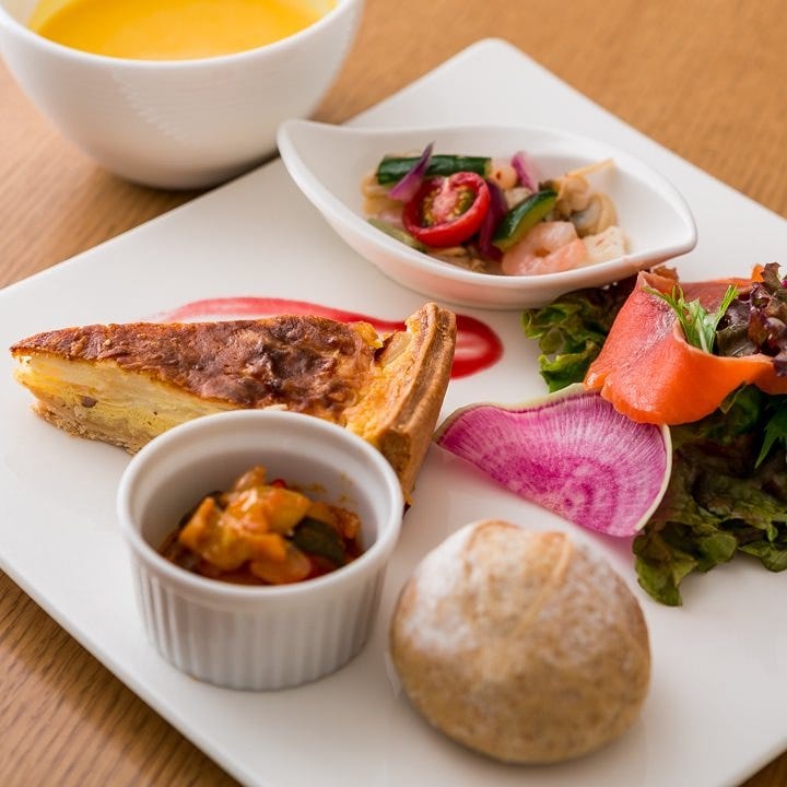 ヨックモック 青山本店 ブルー ブリック ラウンジ 表参道テラスカフェ ヨックモック 青山本店 ブルー ブリック ラウンジ 表参道テラスカフェ