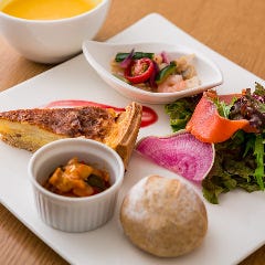 ヨックモック 青山本店 ブルー ブリック ラウンジ ランチメニュー ぐるなび