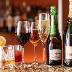 誕生日記念日のお祝いに、スパークリングワイン多数ご用意。