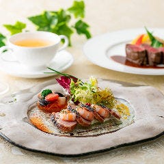 定番から季節に合わせて様々なお料理をご用意いたします