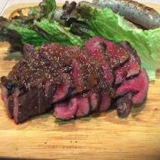 牛肉・豚（和牛ステーキ赤身、霜降り、和牛ローストビーフ、和牛すじとコンニャクのピリ辛炒めなど）