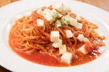 魅惑の食感変化！モッツァレラチーズのトマトソーススパゲッティ