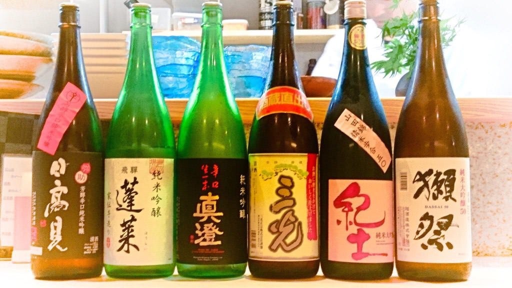 常時30種類の日本酒を取り揃えております。飲み放題にも対応あり