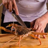 【当店自慢の蟹料理】
日本海で獲れた活蟹を贅沢に会席プランで