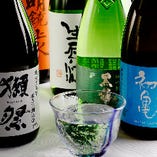 日本酒は幅広いラインアップ。人気の獺祭置いてます