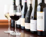 ８０種類を超える豊富なイタリアワインの数々