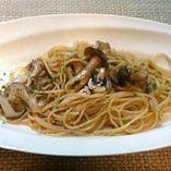 数種の茸のオイルソーススパゲッティ“ボスカイオーラ”