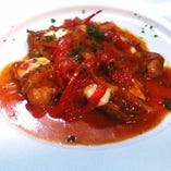 若鶏モモ肉のローマ風トマト煮込み”ポッロ・ロマーナ”