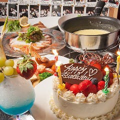 誕生日プランはホールケーキにオリジナルカクテル、記念撮影付き