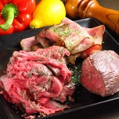 北海道産十勝牛を低温で じっくり調理して自家製ソースでご堪能