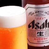 【ビール】アサヒスーパードライ 中ジョッキ(360ml)649円(税込)　洗練されたクリアな味、辛口。さらりとした口あたり、シャープなのどごし。キレ味さえる、いわば辛口ビールです。