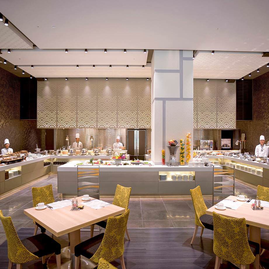 ホテルメトロポリタン エドモント ダイニング・カフェ ベルテンポ_天井が高く、開放的な雰囲気の中お食事をお楽しみいただけます。 