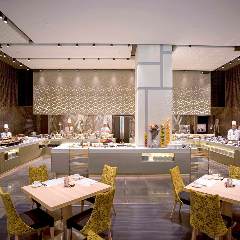 ホテルメトロポリタン エドモント ダイニング・カフェ ベルテンポ_天井が高く、開放的な雰囲気の中お食事をお楽しみいただけます。