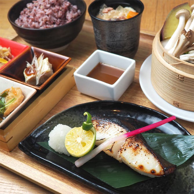 On The Square オンザスクエア なんば 難波 ダイニングバー ぐるなび